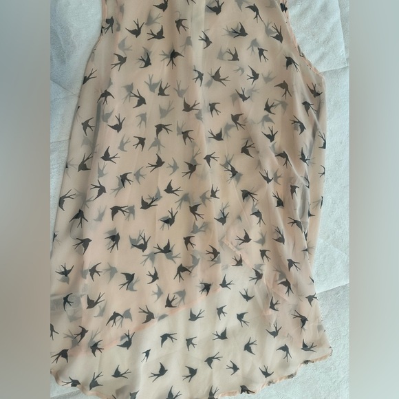 NEW Forever 21 High Low Top Pink with white collar and tiny gray birds CUTE - Picture 3 of 3